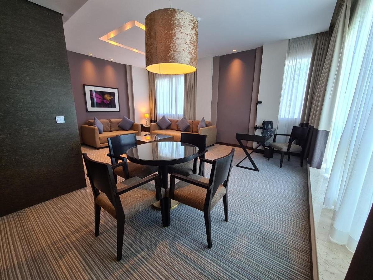 Four Points By Sheraton Al-Ain Eksteriør billede A suite at the hotel