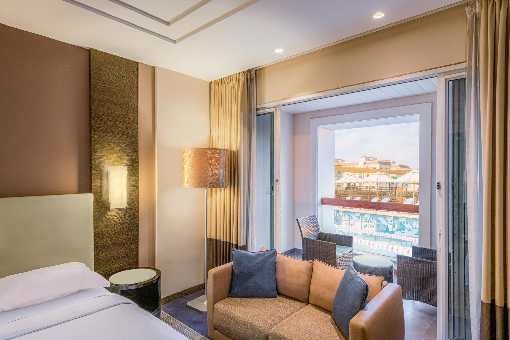 Four Points By Sheraton Al-Ain Eksteriør billede Deluxe Room with Pool Access