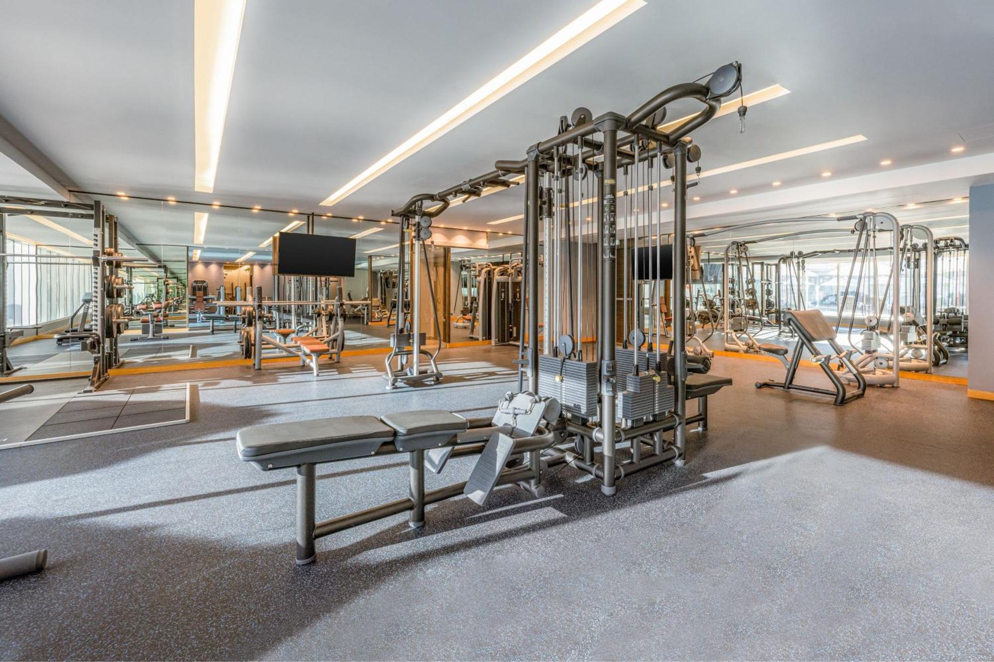 Four Points By Sheraton Al-Ain Eksteriør billede The gym at the hotel
